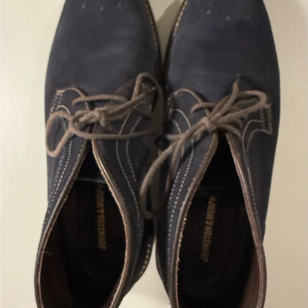 JOHNSTON & MURPHY Navy Chukka Ankle Boots Sz. 8.5M Suede Brogue Mens Lace-Up